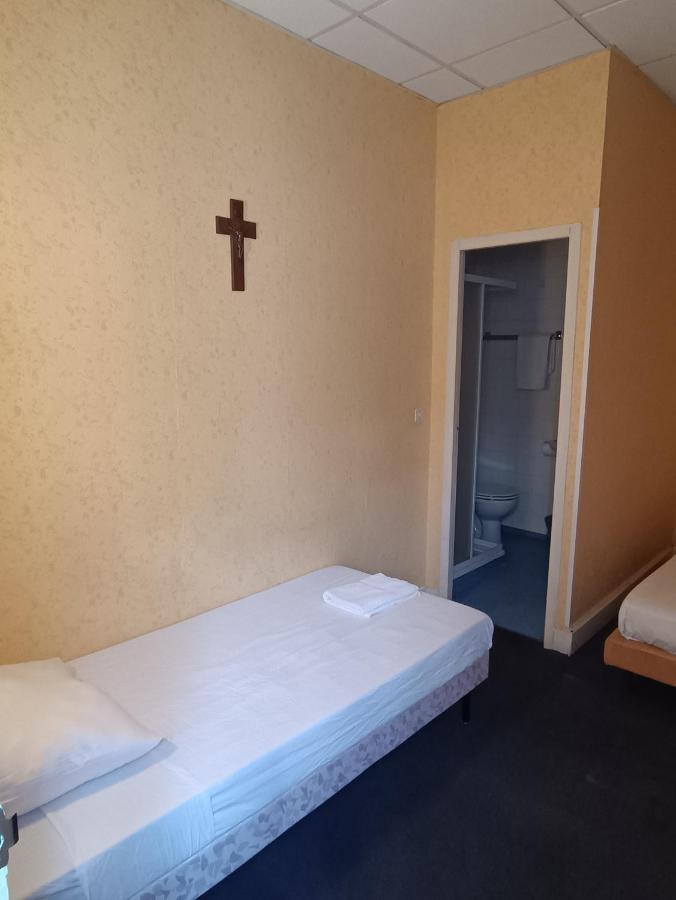 Chambre Chez Marie Et Didier 1 Minute A Pied Du Sanctuaire De Лурд Экстерьер фото